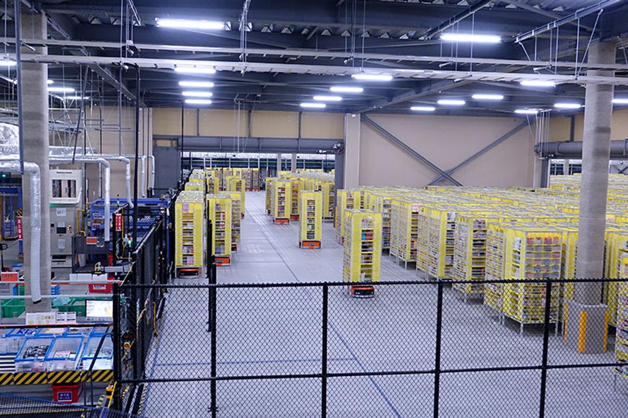 これが物流センターの最前線。コンピュータが管理する倉庫｢Amazon Robotics｣潜入レポート