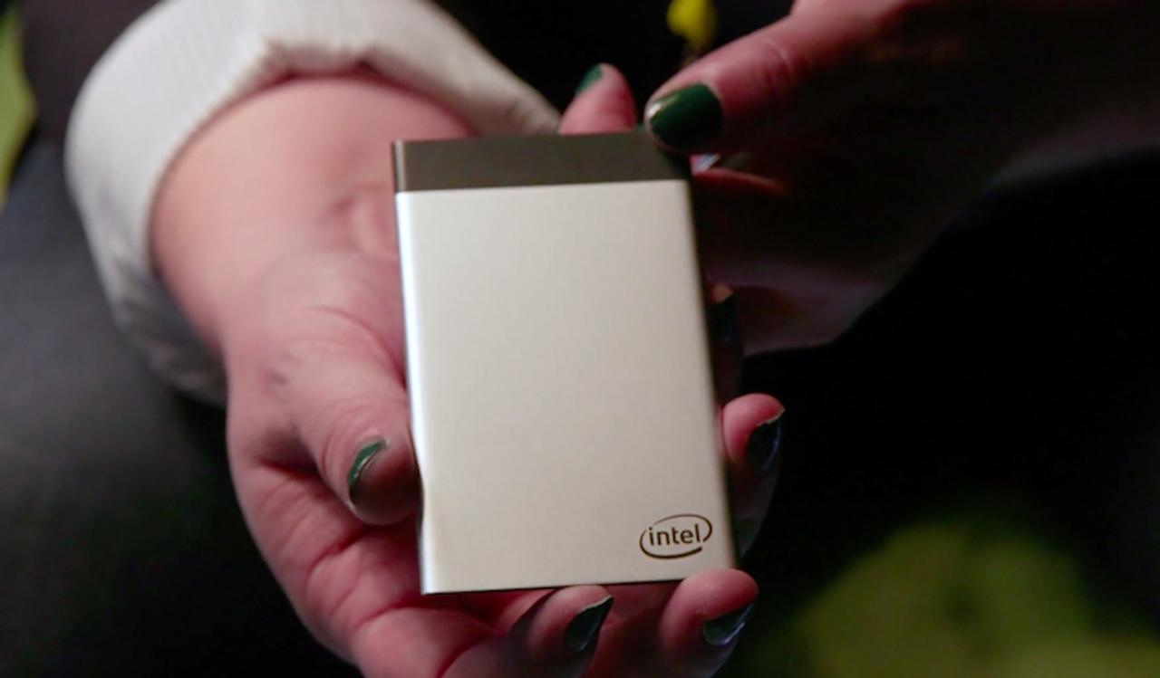 古くなったガジェットをカードひとつでアップグレード。Intel｢Compute Card｣は新しいコンピューターの形