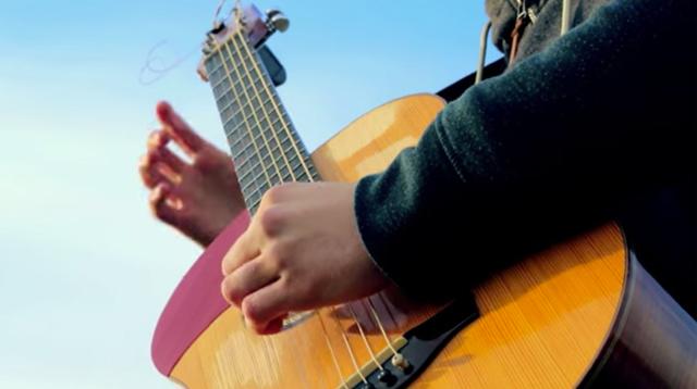 170124bonjoviguitar02.jpg