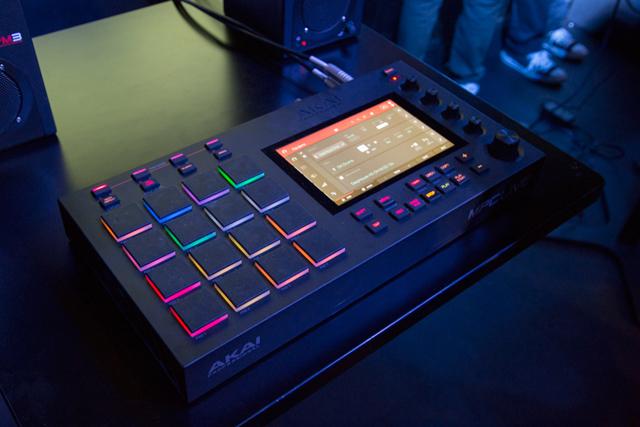 スタンドアローンが音楽制作のスタイルを変える！ AKAI Professionalの