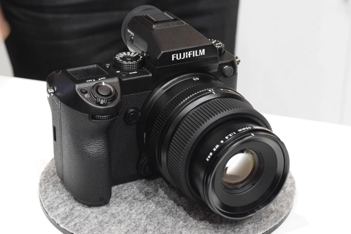男の120回払いも辞さない！ 富士フイルム中判ミラーレス一眼「GFX 50S 