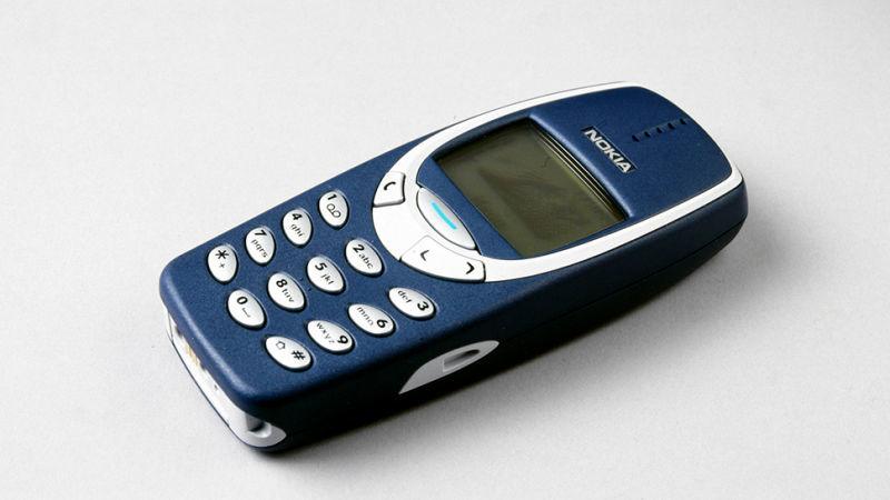 世界最古レベルの携帯電話、Nokia 3310を現役で使う男 | ギズモード