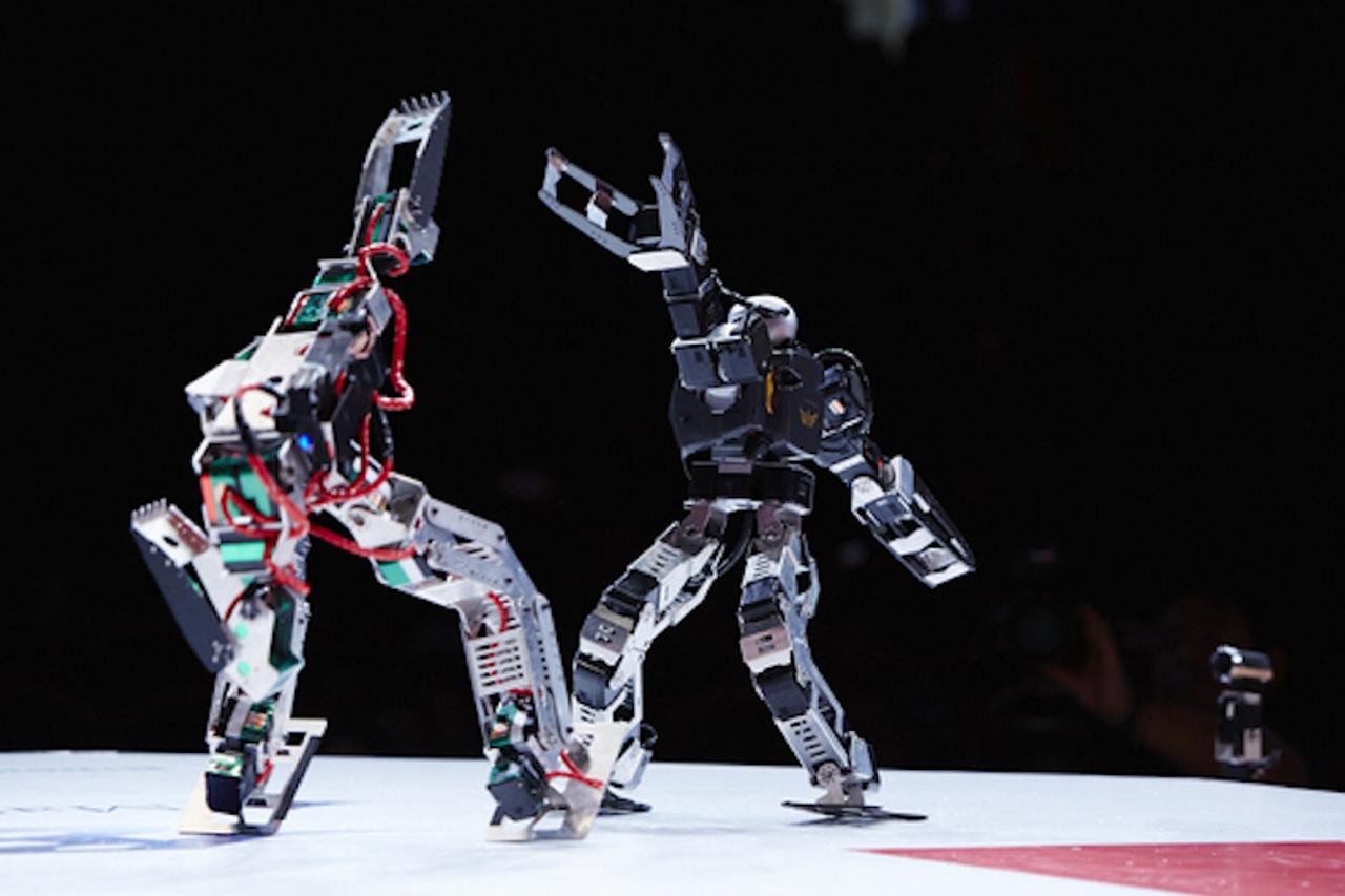 二足歩行ロボの戦いを目撃せよ 格闘技大会 Robo One Light Auto 今週末に開催 ギズモード ジャパン