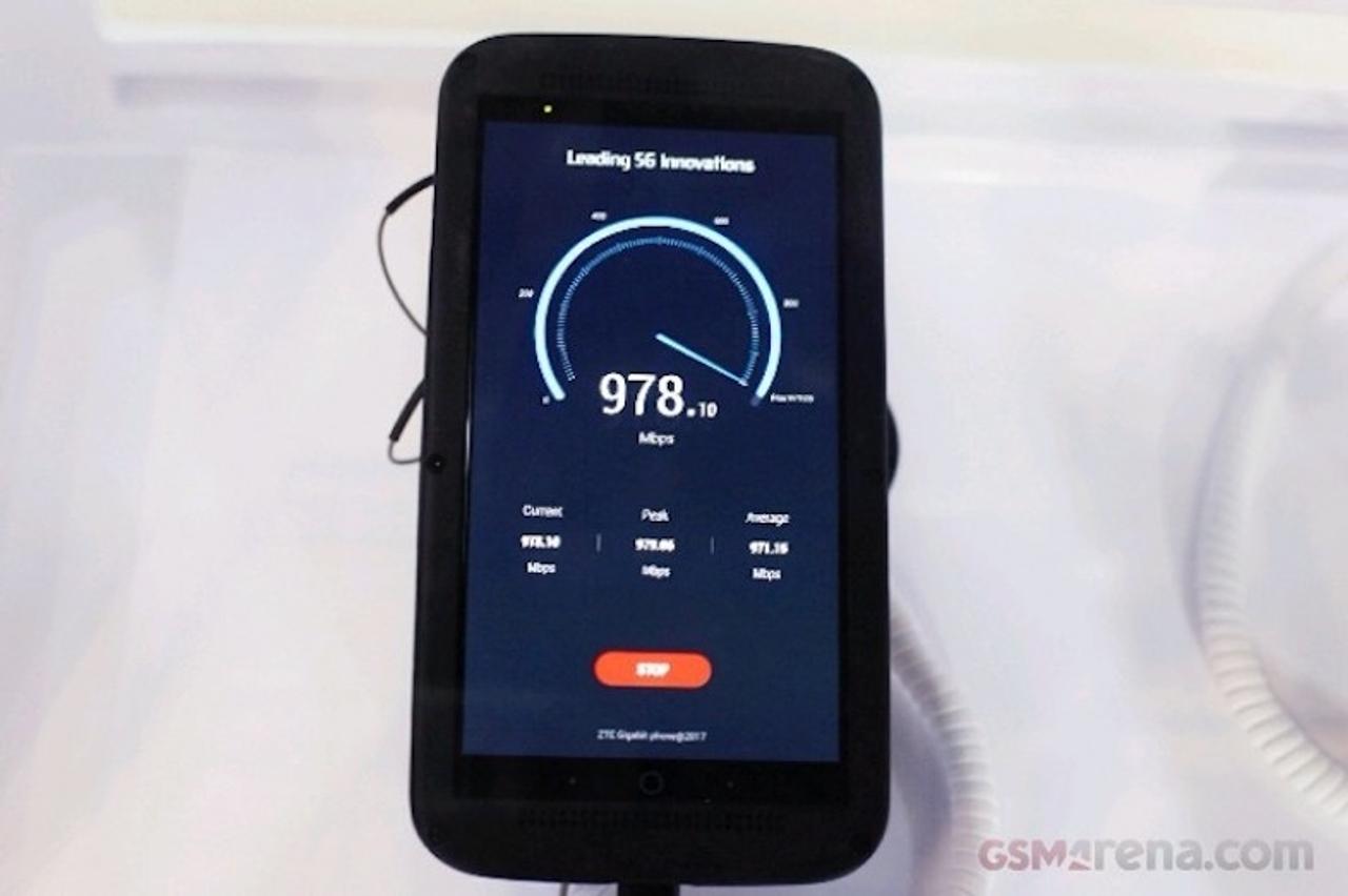 世界初、ZTEが｢5G｣対応スマホをデモ展示。光回線クラスの最大1Gbps通信