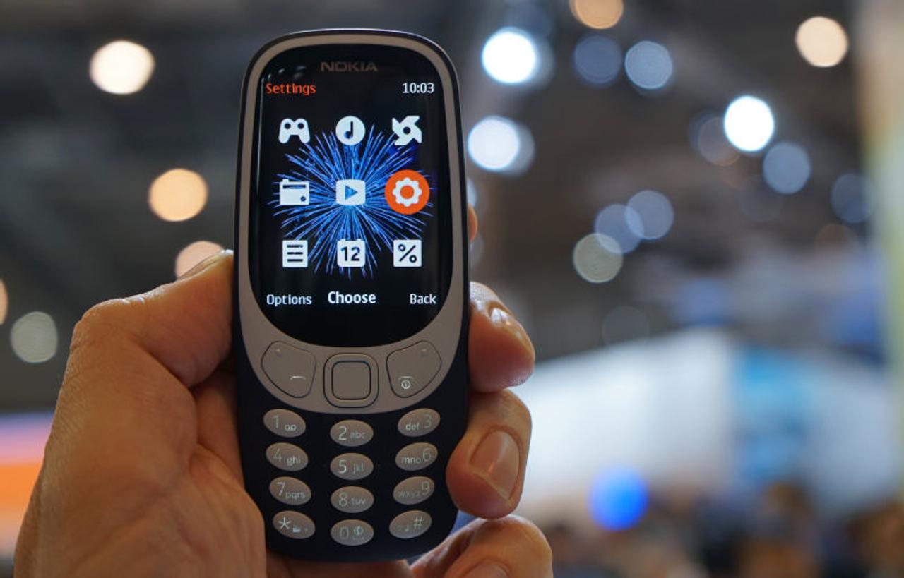 蘇った名機｢Nokia 3310｣は実際何ができるの？ MWCの実機で簡易レビュー