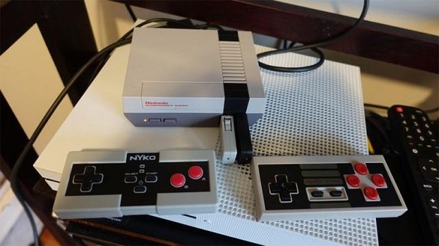 3 復刻版ファミコン用ワイヤレスコントローラー。より優れているのはどっち?