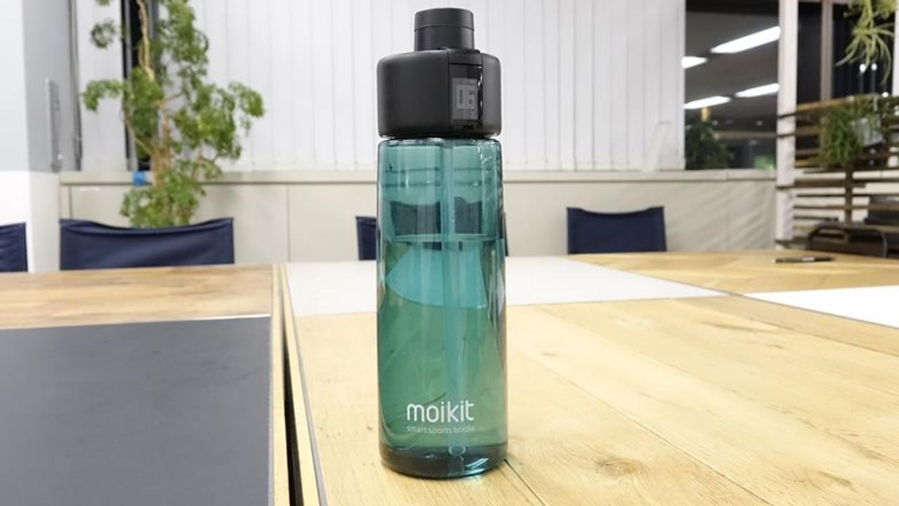 水分摂取をトラッキングするボトル型ガジェット｢moikit gene｣を1日使ってもらいました