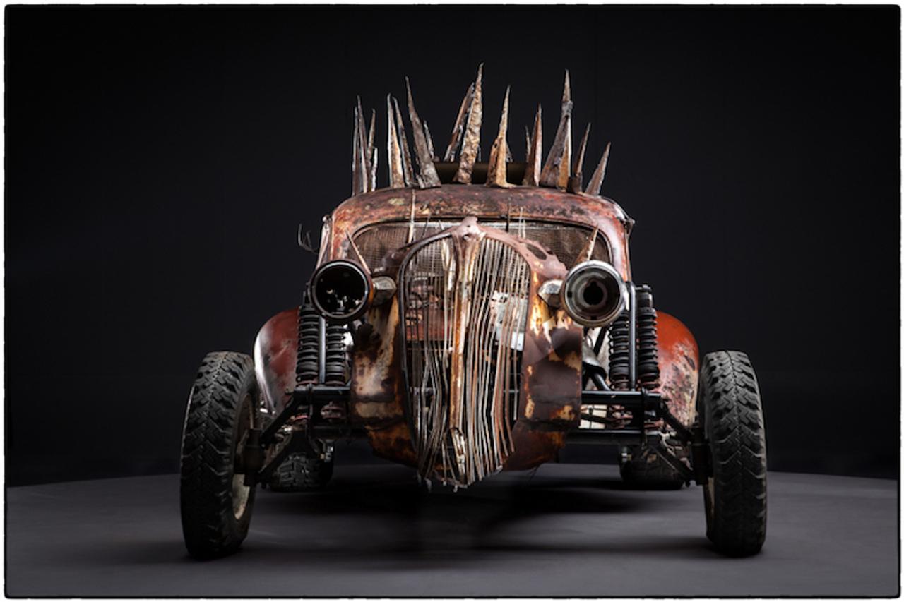 映画『マッドマックス 怒りのデス・ロード』に登場した改造車の美しく世紀末な写真集