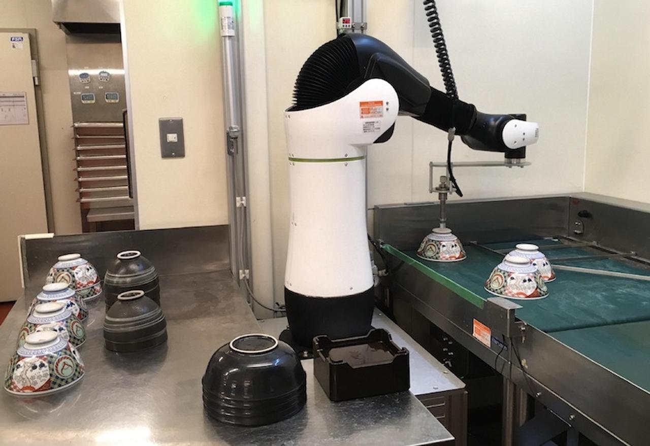 へいお待ち！ 吉野家が｢食器洗いロボット｣を導入！