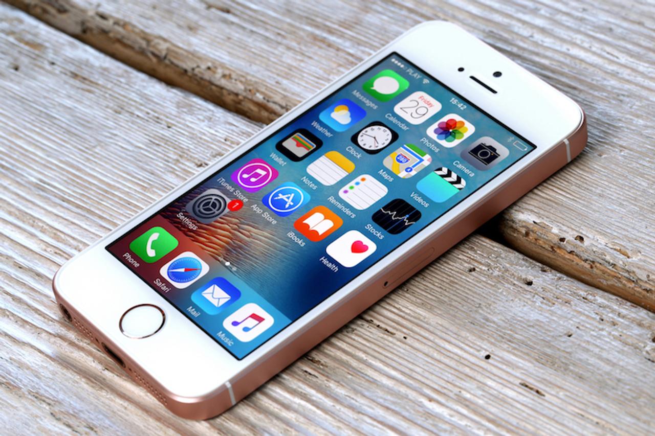 選ばれたのは、iPhone SEでした。顧客満足度がiPhone 7、Galaxyを抜いてトップに