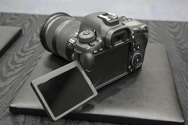 キヤノン「EOS 6D Mark II」登場! 軽量フルサイズ一眼の中に キヤノン「EOS 6D Mark II」登場! 軽量フルサイズ一眼の中に