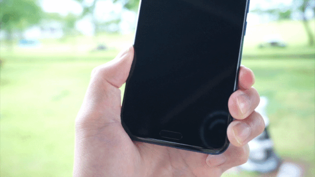 170704gizmodo_htc_cam01.gif