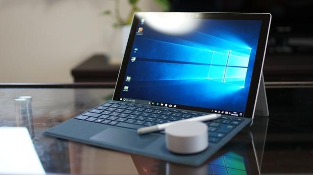 SurfacePro5（SurfacePro 2017） Office付き！ 立て直す 