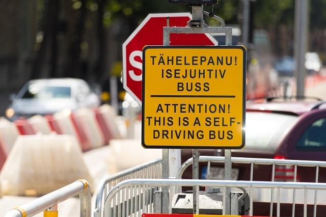 1 エストニアで無人運転バス導入、信号無視するワイルドな一面も