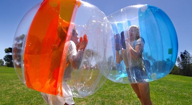 風船に入ってボヨーン！が自分たちでできる｢家庭用バブルボール