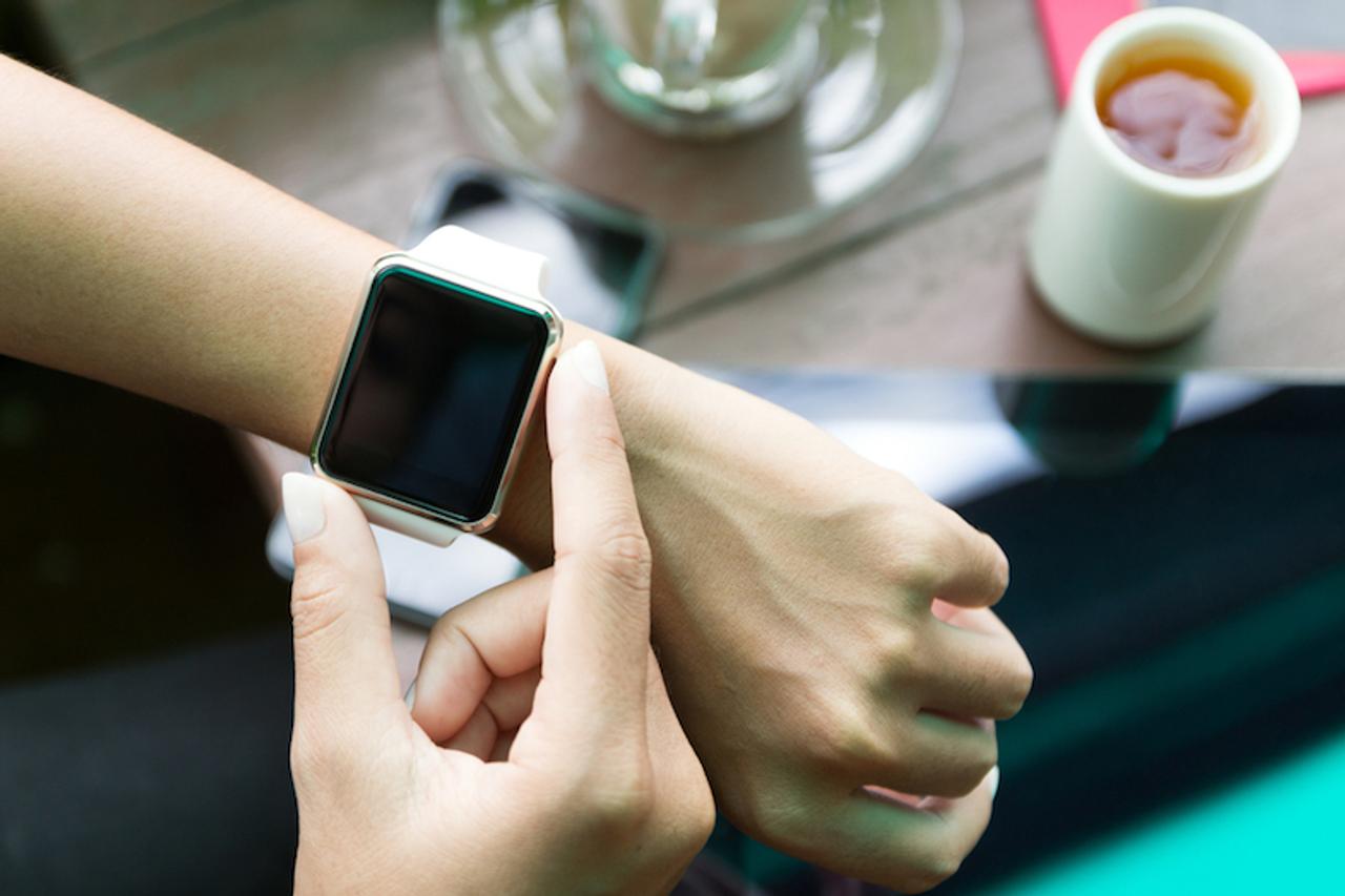 新型の｢セルラー版Apple Watch｣はeSIMを採用し、通話には非対応？