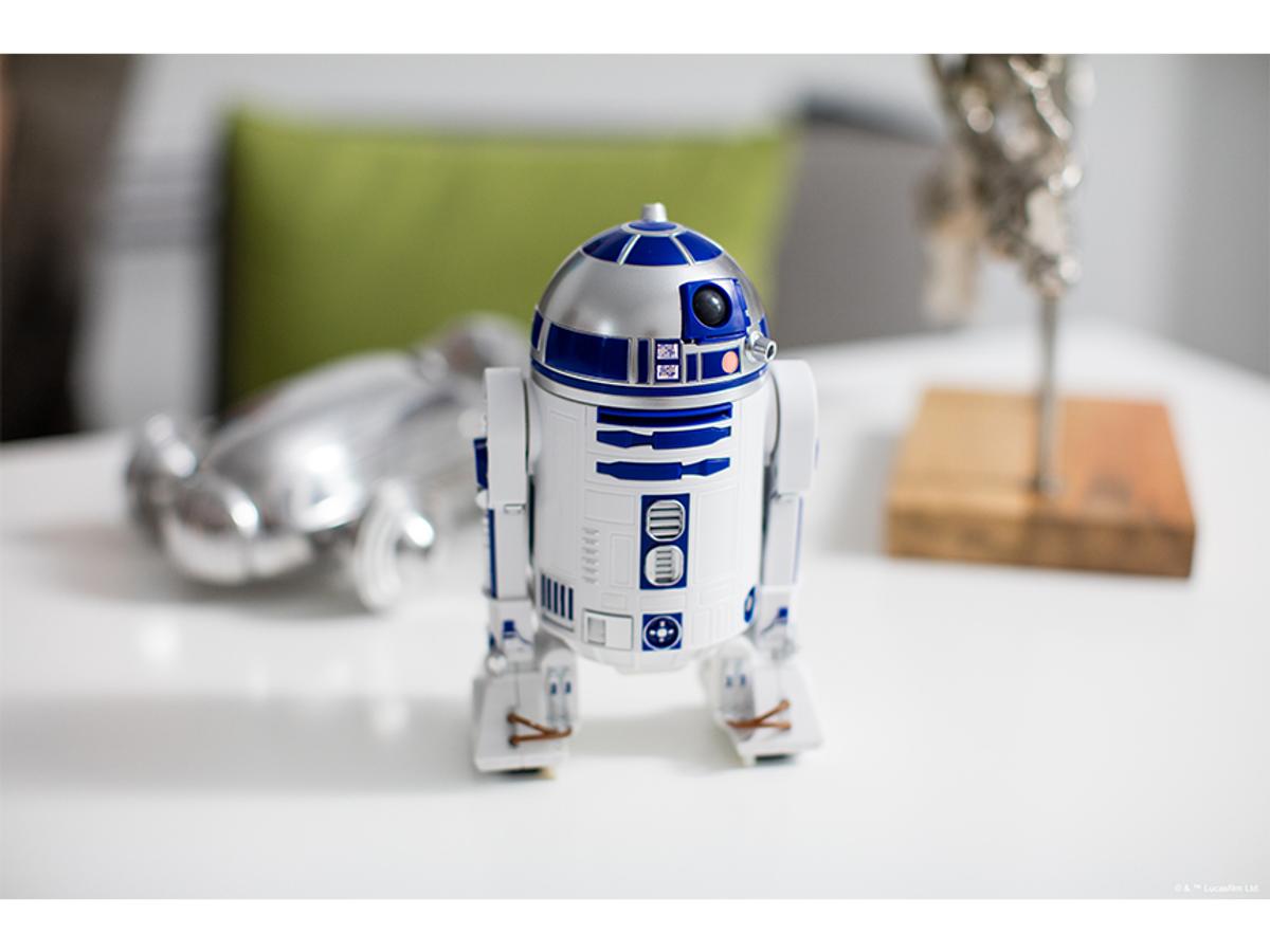 Sphero社から「R2-D2」、『エピソード8』の新ドロイド「BB-9E」の 