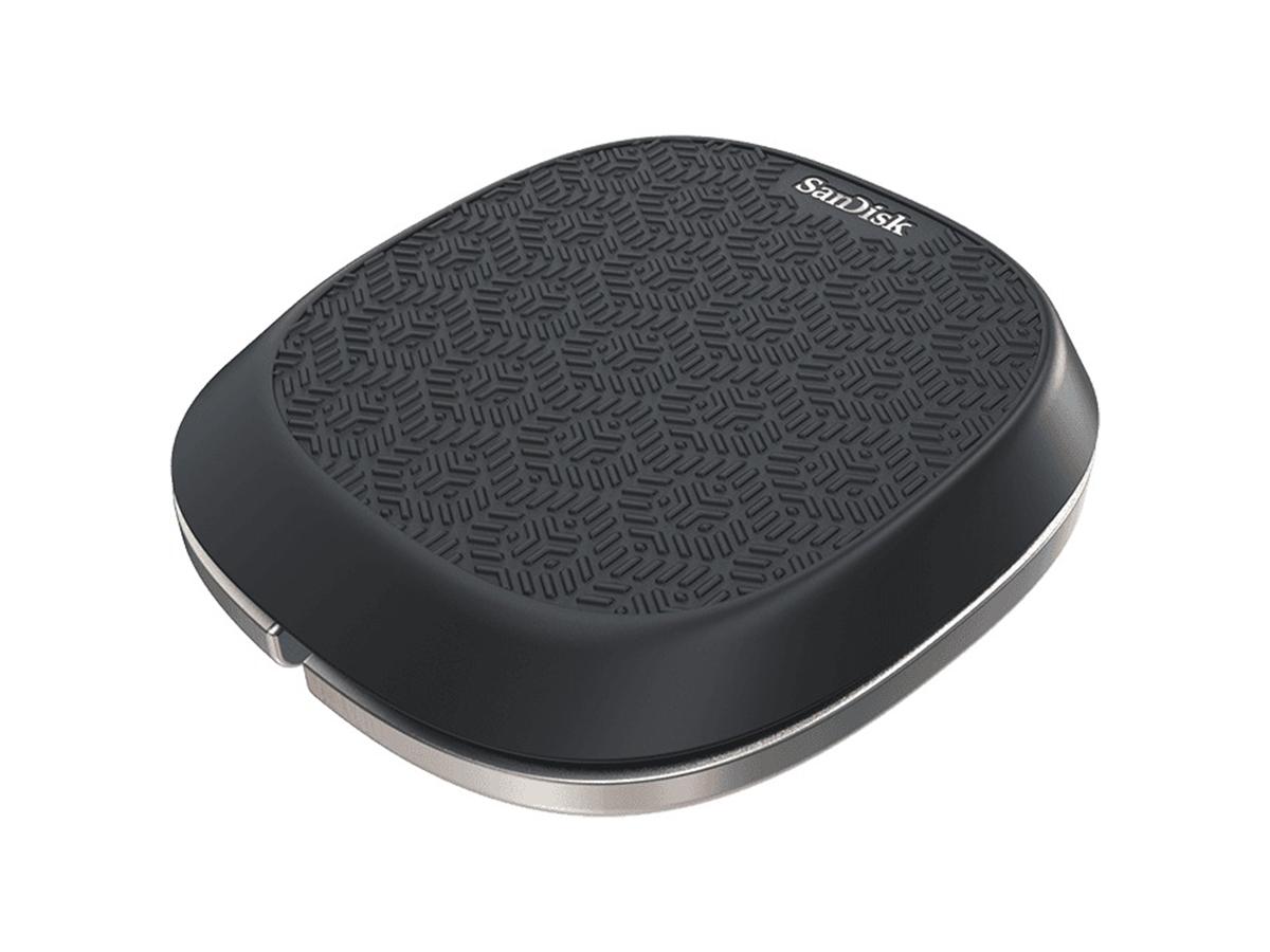 iPhoneを充電しつつ自動でバックアップするベース｢iXpand Base