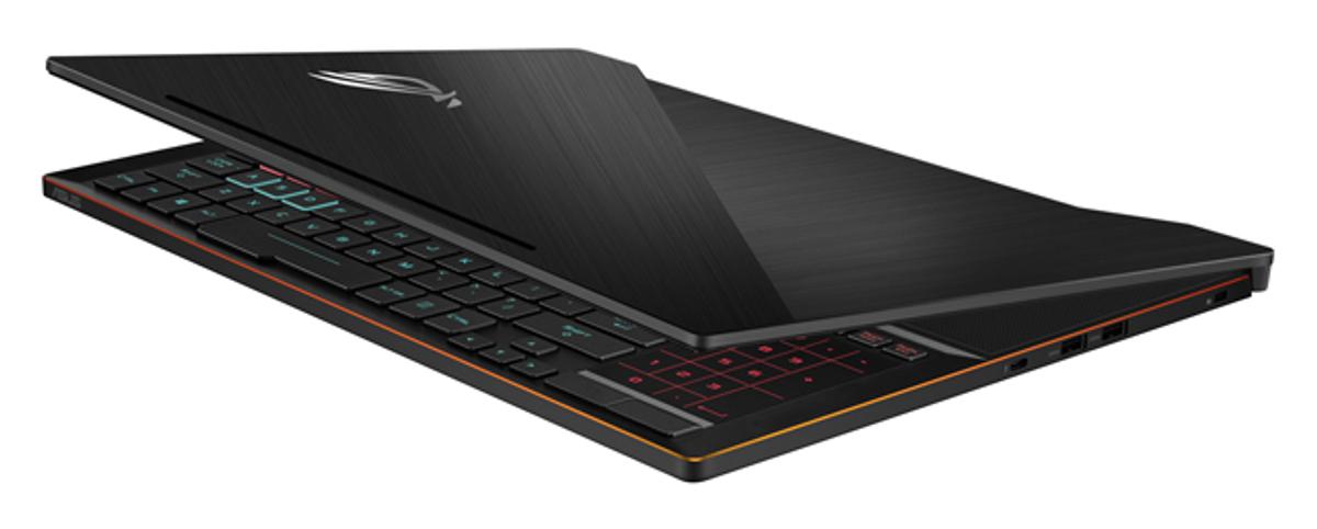 開くと分厚くなるゲーミングラップトップ「ROG ZEPHYRUS GX501VS」国内 