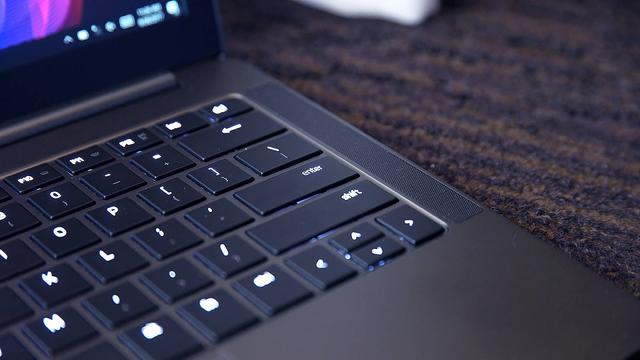 20171003razer-blade-stealth-review-02