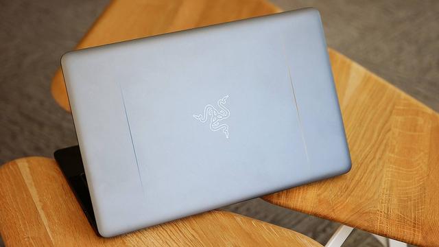 20171003razer-blade-stealth-review-03