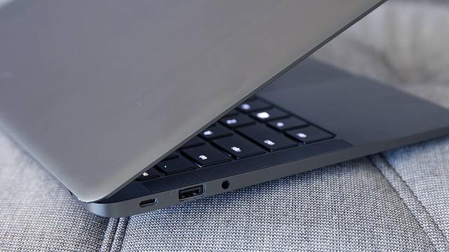 20171003razer-blade-stealth-review-04