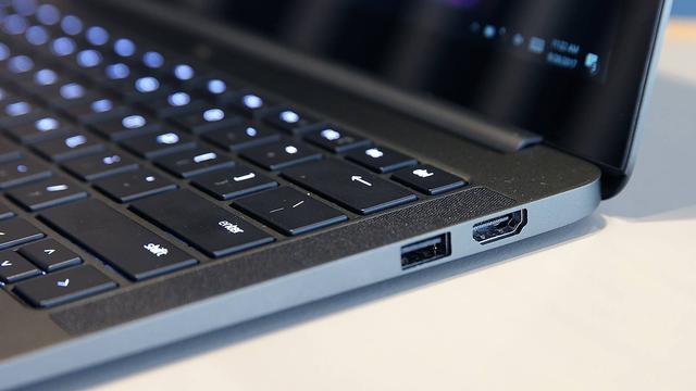 20171003razer-blade-stealth-review-05