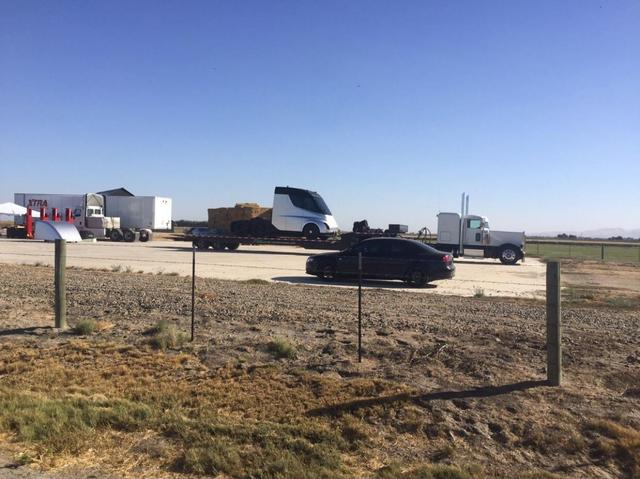 171010_tesla_semi_truck_leak_1-1