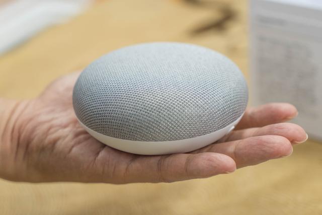 171021_google_home_mini_unbox_9-1