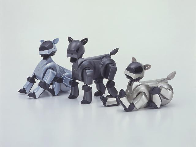 ソニー｢AIBO｣系譜の新しいイヌ型ロボット、11月に発表か