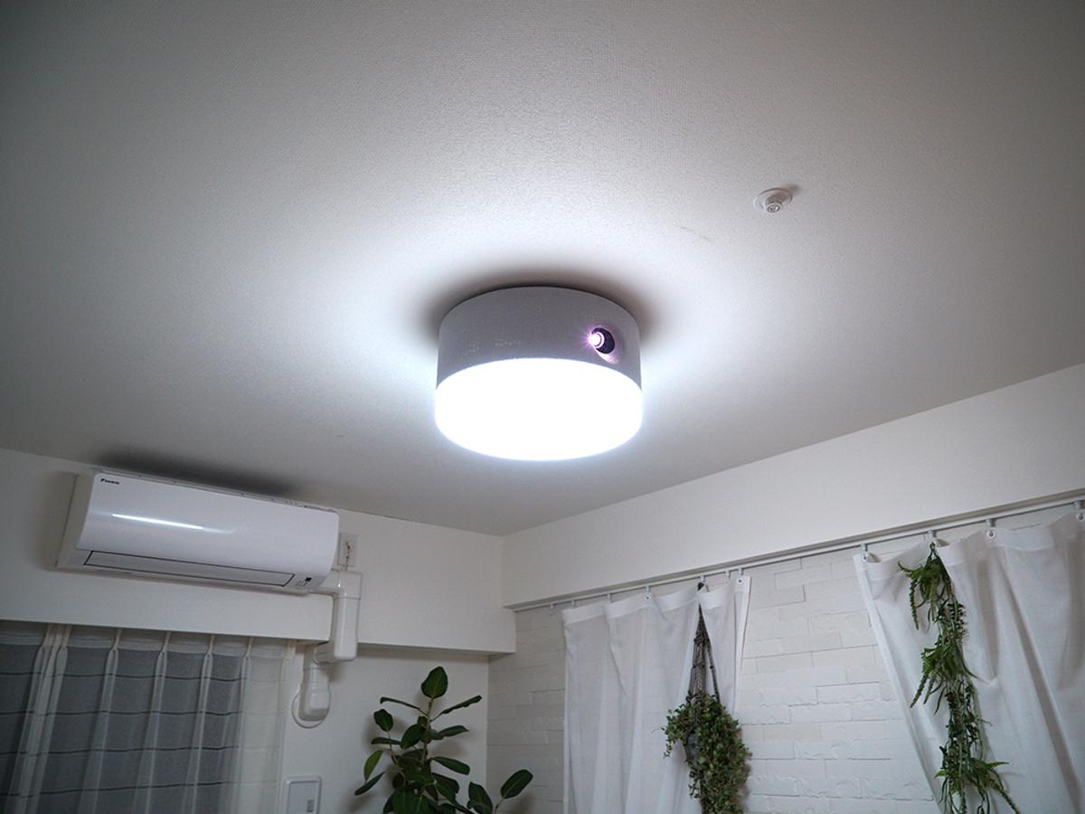 寝室を最高のエンタメ空間にする、プロジェクター内蔵シーリングライト 