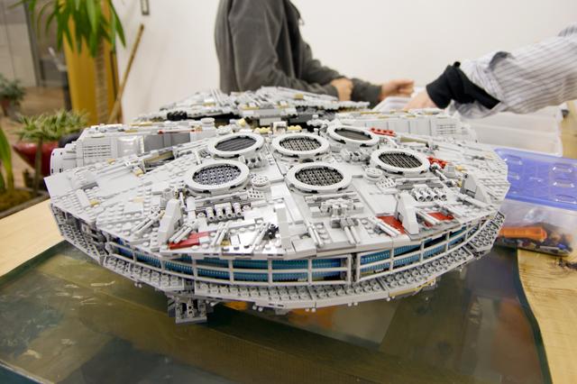 171108legomillenniumfalcon_13