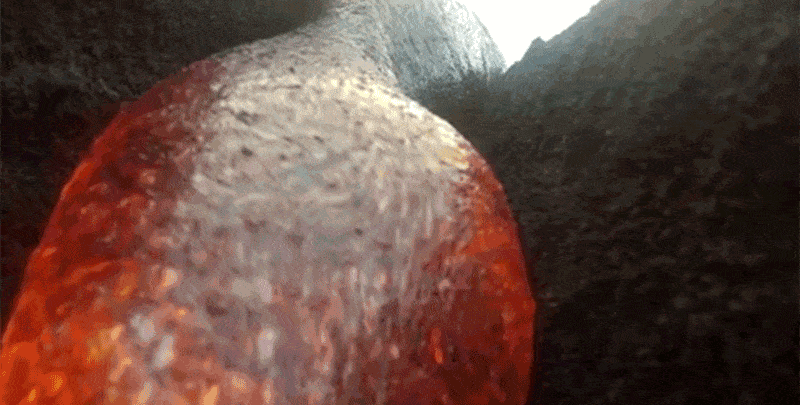 流れる溶岩に飲み込まれたGoPro。中のSDカードは生きていた