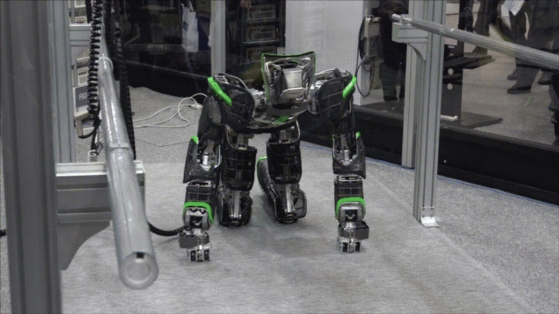 川崎重工 ヒューマノイド型ロボット・はいはい