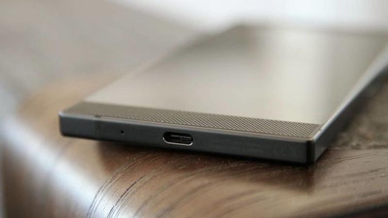 Japan Razor Phone Razer Phoneレビュー:良い意味で違う。ゲーマーのための突き抜けたスマホ | ギズモード・ジャパン