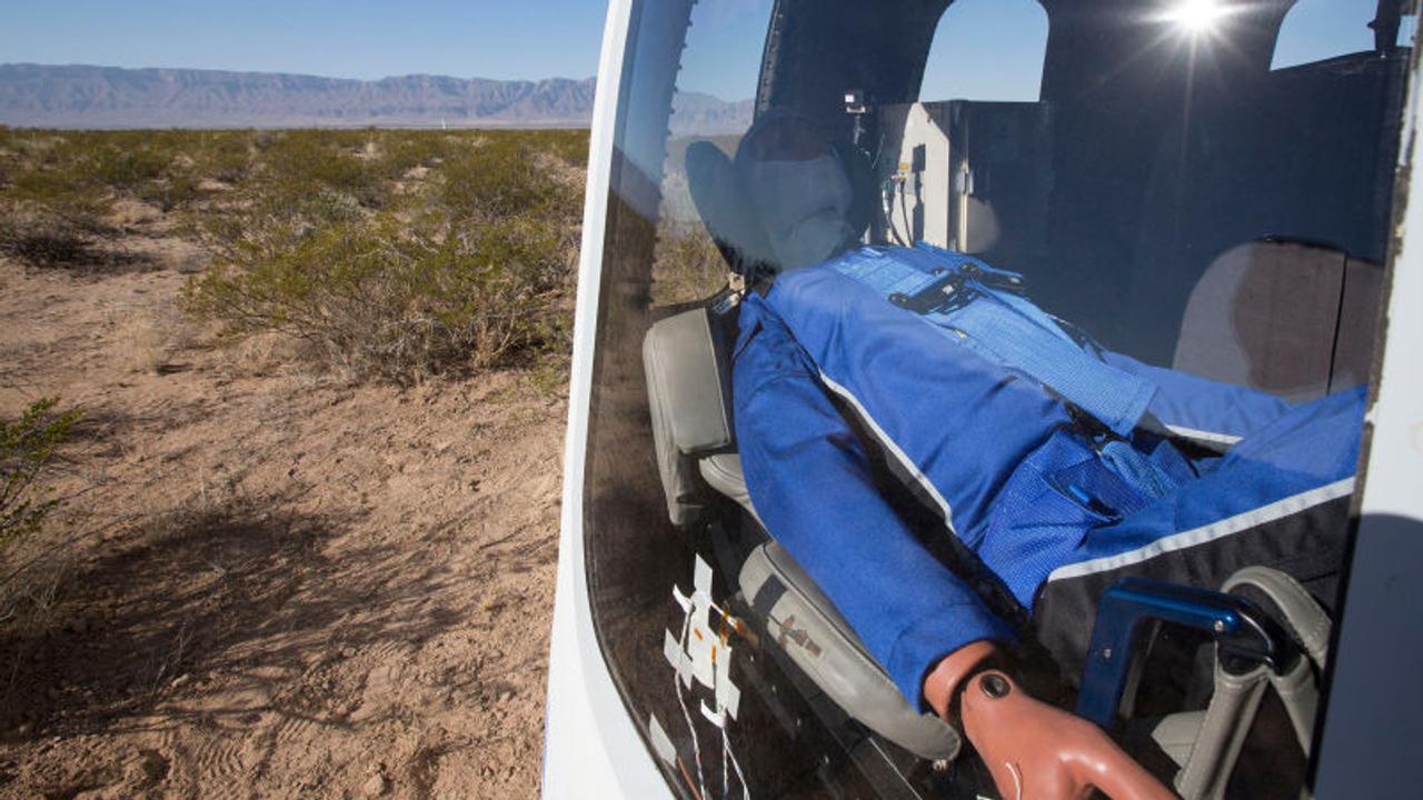 マネキン・スカイウォーカーがロケットに。Blue Originの打ち上げテスト成功