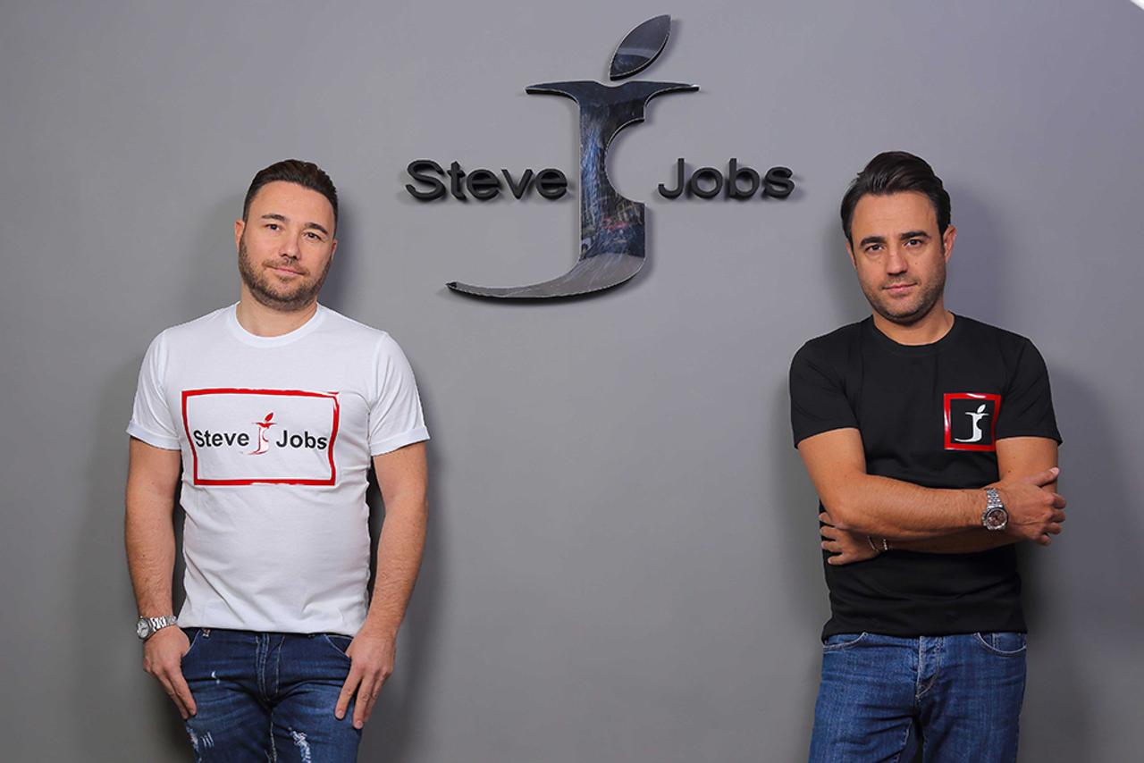Appleっぽいロゴを使った｢Steve Jobs｣という企業がイタリアで認められる…