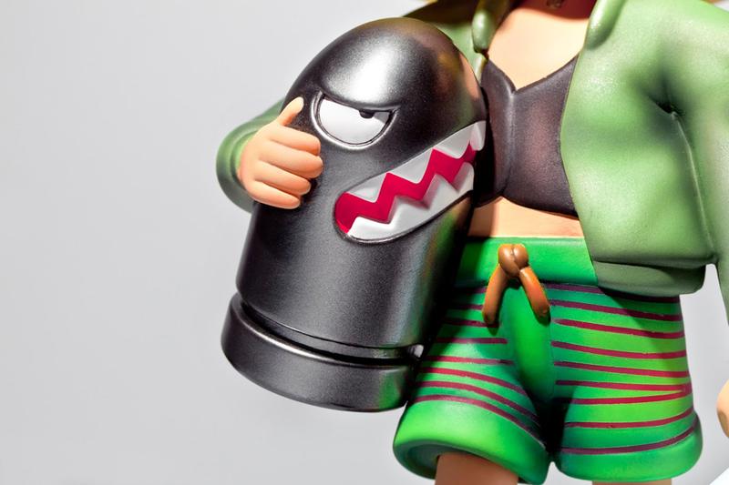映画『レオン』のキャラクターに扮したマリオとピーチ姫のフィギュアが 