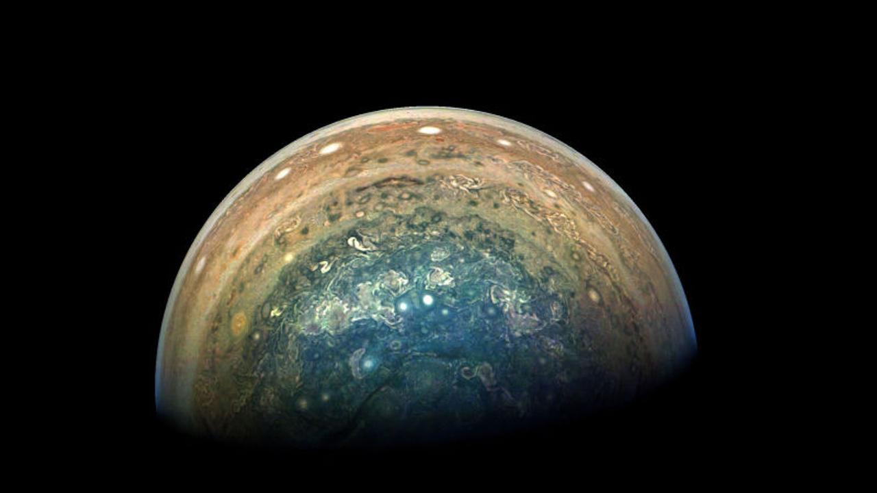 木星探査機ジュノーがとらえた、雄大な木星の様子