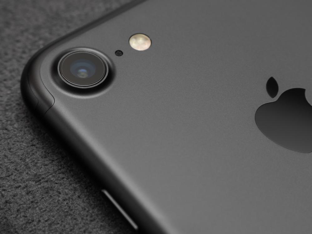 iPhone ブラック シングルカメラ 6.1インチの新型iPhone、シングルカメラにアルミフレーム、3D Touch