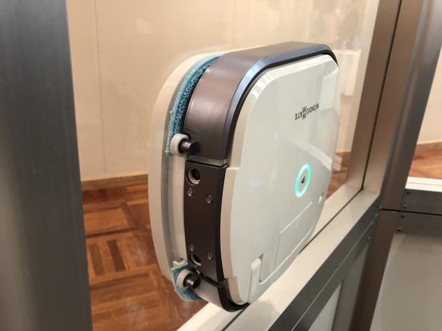 ついに窓掃除まで自動化へ。磁石でくっつく家庭用窓掃除ロボット発表