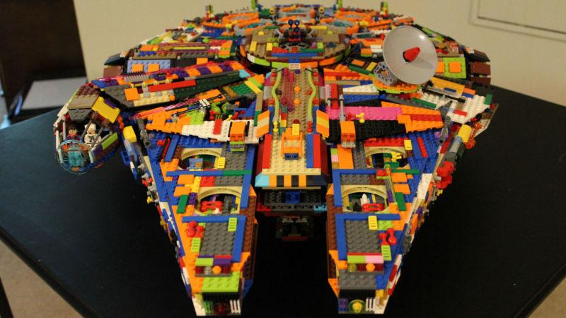 超カラフル！ レゴの自家製ミレニアム・ファルコン号がスーパークール