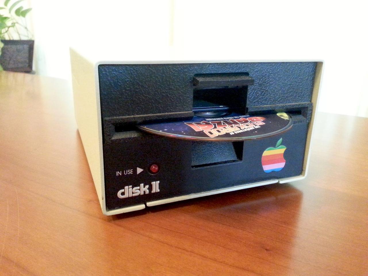 40年前のApple Disk Ⅱ型のディスクドライブが可愛くて実用的で欲しくなる