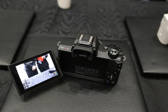 20180220gizmodo_eoskissm_canon_IMG_8810