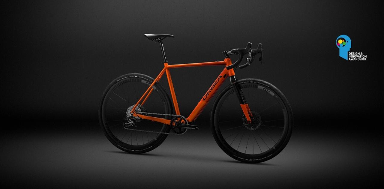 バッテリーはどこへ？ 普通のロードバイクにしか見えない電動自転車 