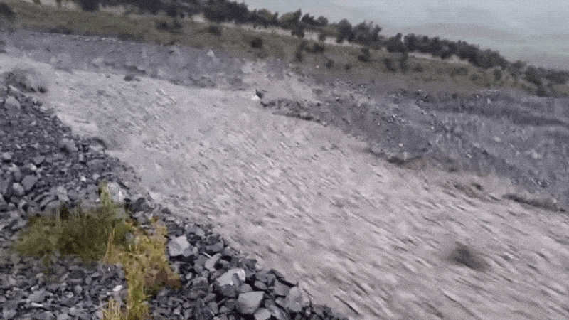 嵐が引き起こした地獄の激流｢石の川｣：ニュージーランド
