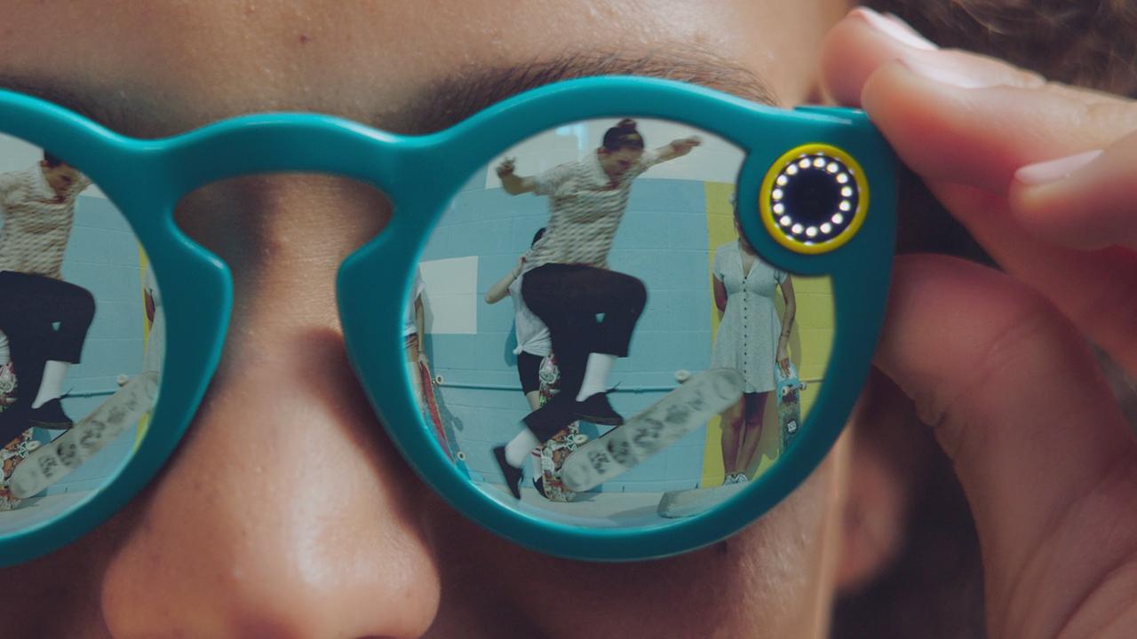 コケたSnapchatの｢カメラ眼鏡｣に新型の噂…