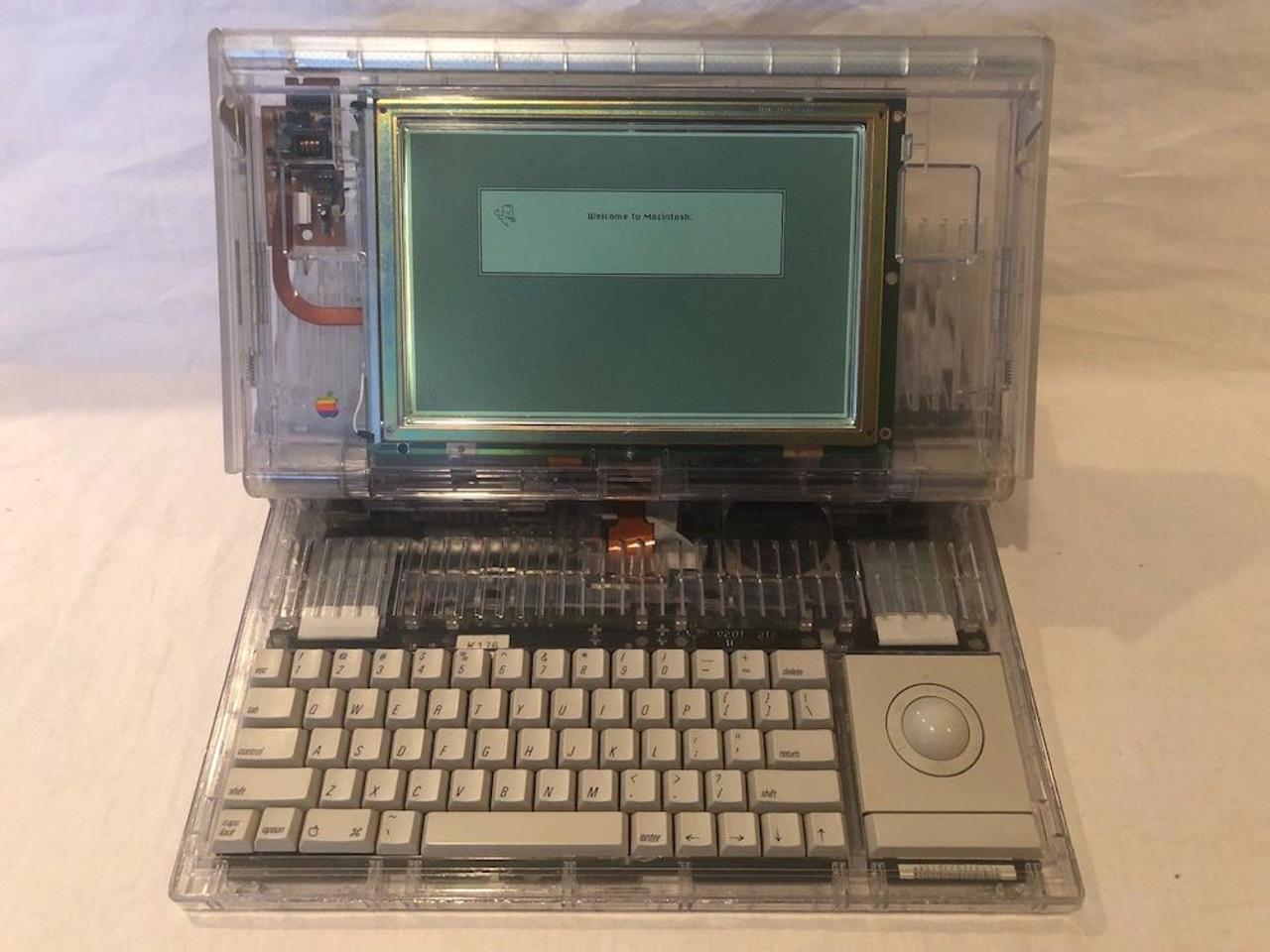 オールドMac｢Macintosh Portable M5126｣のプロトタイプがebayに出品される