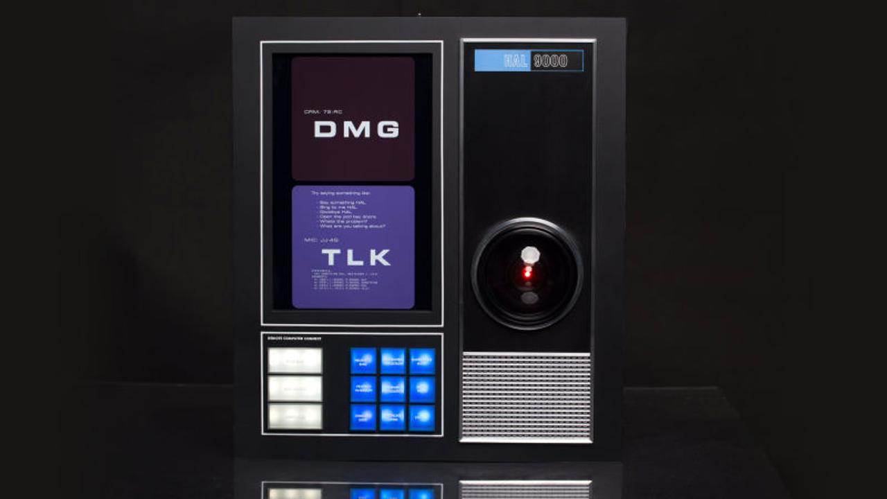 SFファン垂涎！ Amazon Alexa内蔵の｢HAL 9000｣が完成しました。ドアというドアに設置しましょう