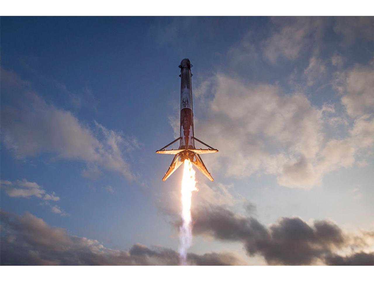 ロケット打ち上げ祭！ スペースXが1カ月で5回の打ち上げを予定